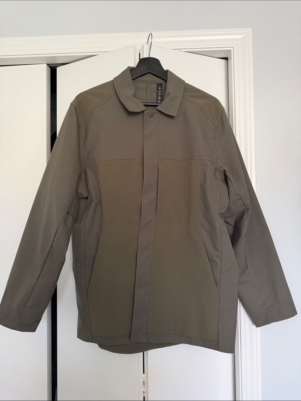 lululemon athletica Men's Field Shirt Jacket in Olive